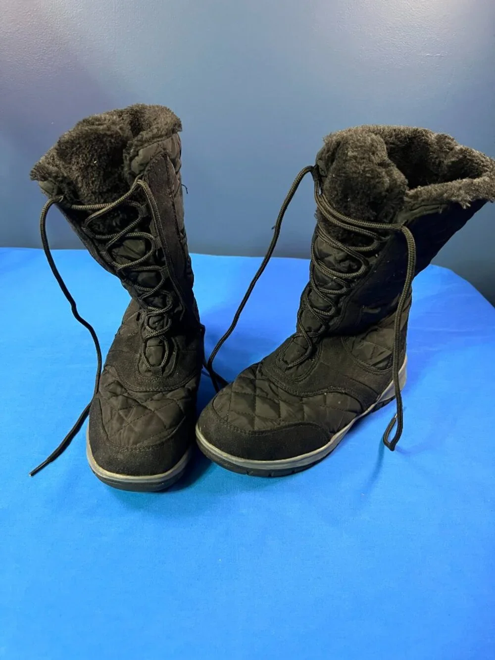 Share Itasca Women’s Snow Boots Size 9